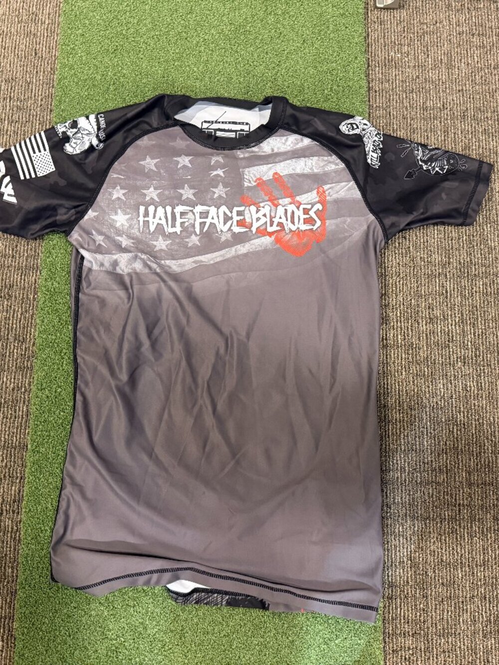 Half Face Blades - Jiu-Jitsu Rash Guard - Large